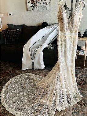 Brand new, never worn wedding dress